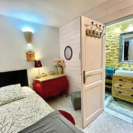 Hotell La Clef Des Songes - Au Calme, Au Coeur De Sarlat, 2 Minutes A Pied De La Cite Medievale - Climatisation - Petits Dejeuners Fait Maison - Parking Gratuit - Option Et Massages - Piscine De Saison A 400m 4*