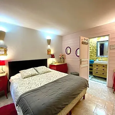 La Clef Des Songes - Au Calme, Au Coeur De Sarlat, 2 Minutes A Pied De La Cite Medievale - Climatisation - Petits Dejeuners Fait Maison - Parking Gratuit - Option Et Massages - Piscine De Saison A 400m 4*