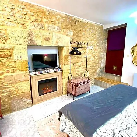 La Clef Des Songes - Au Calme, Au Coeur De Sarlat, 2 Minutes A Pied De La Cite Medievale - Climatisation - Petits Dejeuners Fait Maison - Parking Gratuit - Option Et Massages - Piscine De Saison A 400m Hotell 4*
