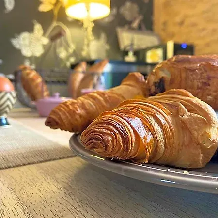 La Clef Des Songes - Au Calme, Au Coeur De Sarlat, 2 Minutes A Pied De La Cite Medievale - Climatisation - Petits Dejeuners Fait Maison - Parking Gratuit - Option Et Massages - Piscine De Saison A 400m 4* Sarlat