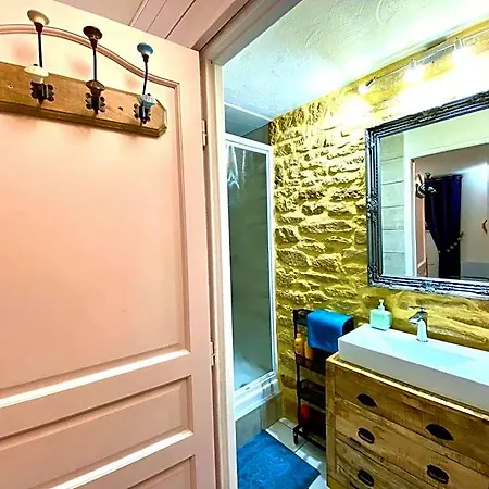 Hotel La Clef Des Songes - Au Calme, Au Coeur De Sarlat, 2 Minutes A Pied De La Cite Medievale - Climatisation - Petits Dejeuners Fait Maison - Parking Gratuit - Option Et Massages - Piscine De Saison A 400m 4*