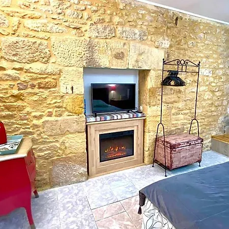 La Clef Des Songes - Au Calme, Au Coeur De Sarlat, 2 Minutes A Pied De La Cite Medievale - Climatisation - Petits Dejeuners Fait Maison - Parking Gratuit - Option Et Massages - Piscine De Saison A 400m Hotel 4*