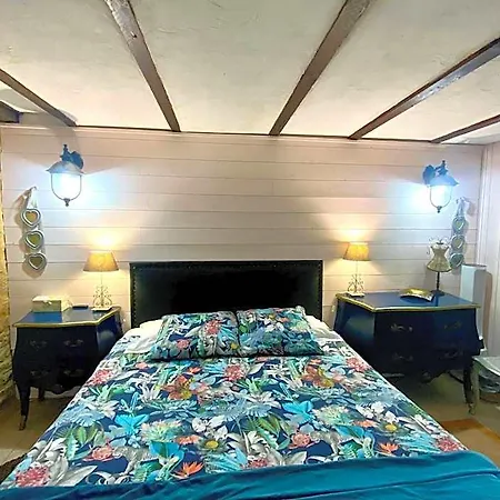 La Clef Des Songes - Au Calme, Au Coeur De Sarlat, 2 Minutes A Pied De La Cite Medievale - Climatisation - Petits Dejeuners Fait Maison - Parking Gratuit - Option Et Massages - Piscine De Saison A 400m Hotell 4*